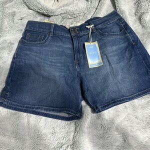 Brand New Women’s Levi’s Mid Rise Denim Shorts Size 14
